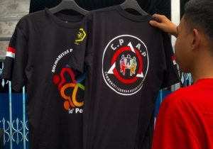 5 Tips Memilih Vendor Sablon Kaos Terpercaya di Makassar - sablon kaos makassar - sablon kaos satuan makassar (2)